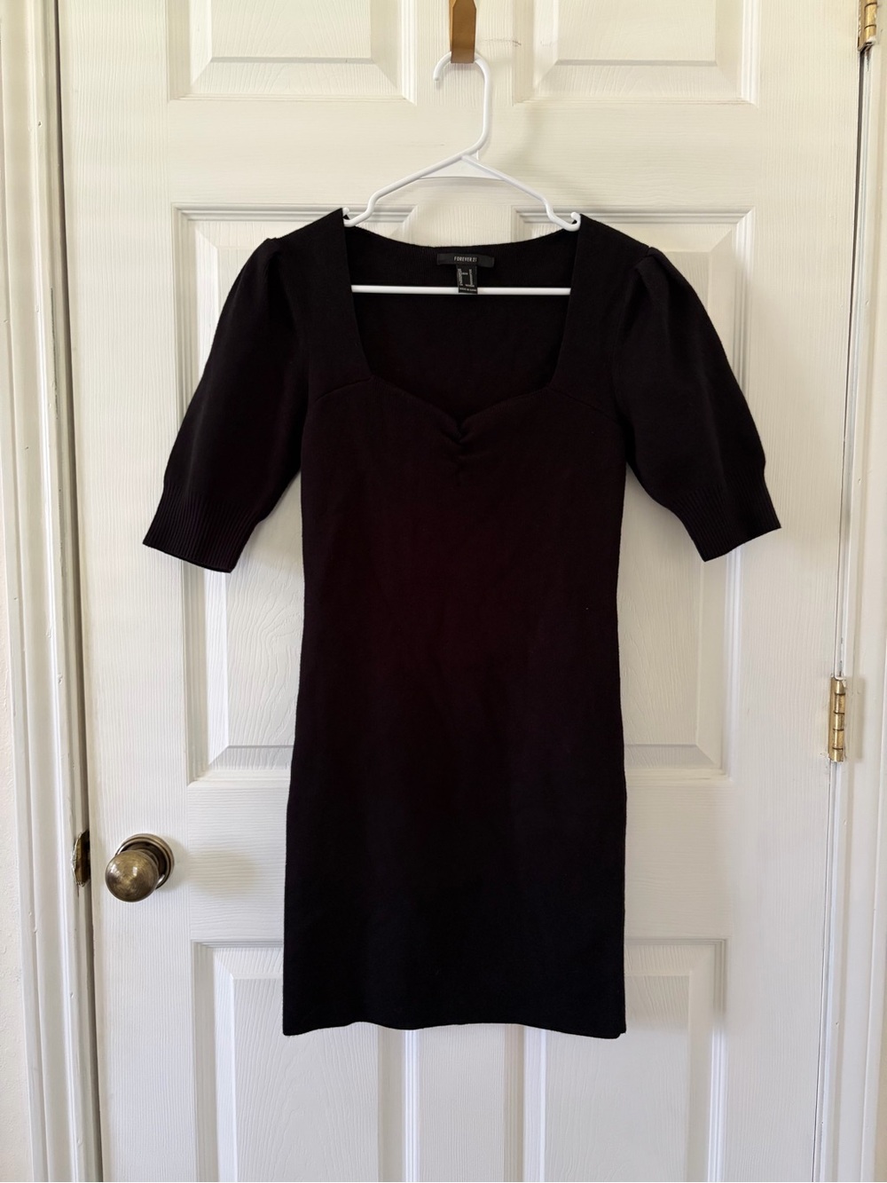 Forever 21 Black Sweetheart-Neck Short Sleeve Dress